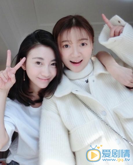 游乐儿与人合照 游乐儿高清写真_游乐儿高清剧照