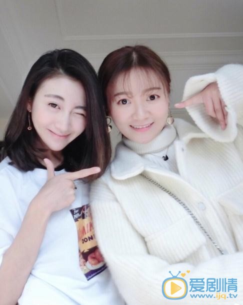 游乐儿与人合照 游乐儿高清写真_游乐儿高清剧照