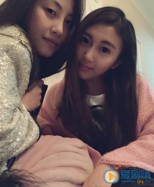 游乐儿与人合照 游乐儿高清写真_游乐儿高清剧照