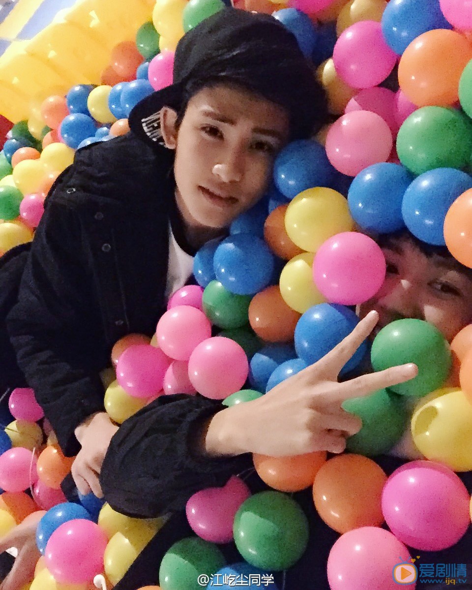 江屹尘街拍写真 江屹尘高清写真_江屹尘高清剧照