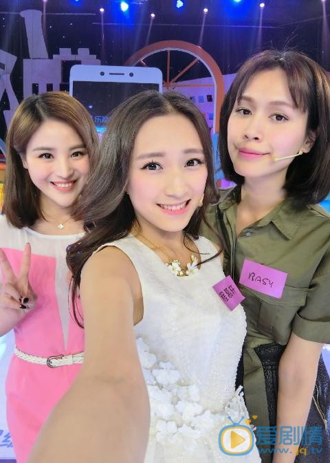 程慕轩与人合照 程慕轩高清写真_程慕轩高清剧照
