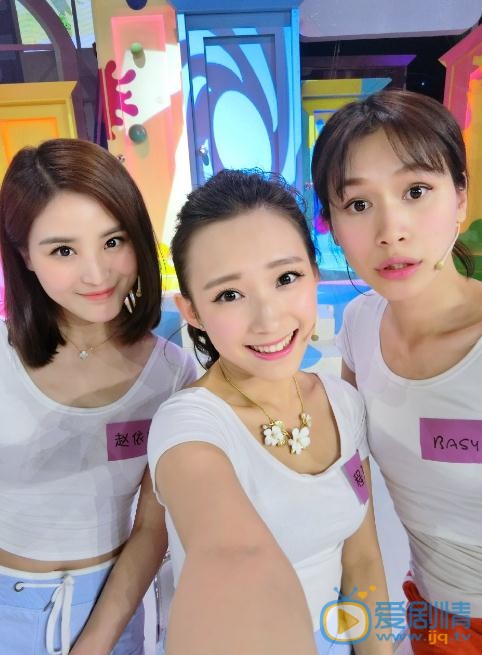 程慕轩与人合照 程慕轩高清写真_程慕轩高清剧照