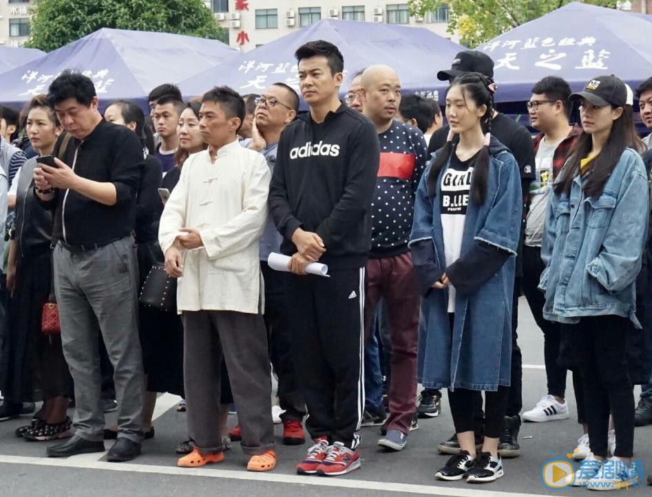 战地迷情剧情介绍(1-42集大结局)