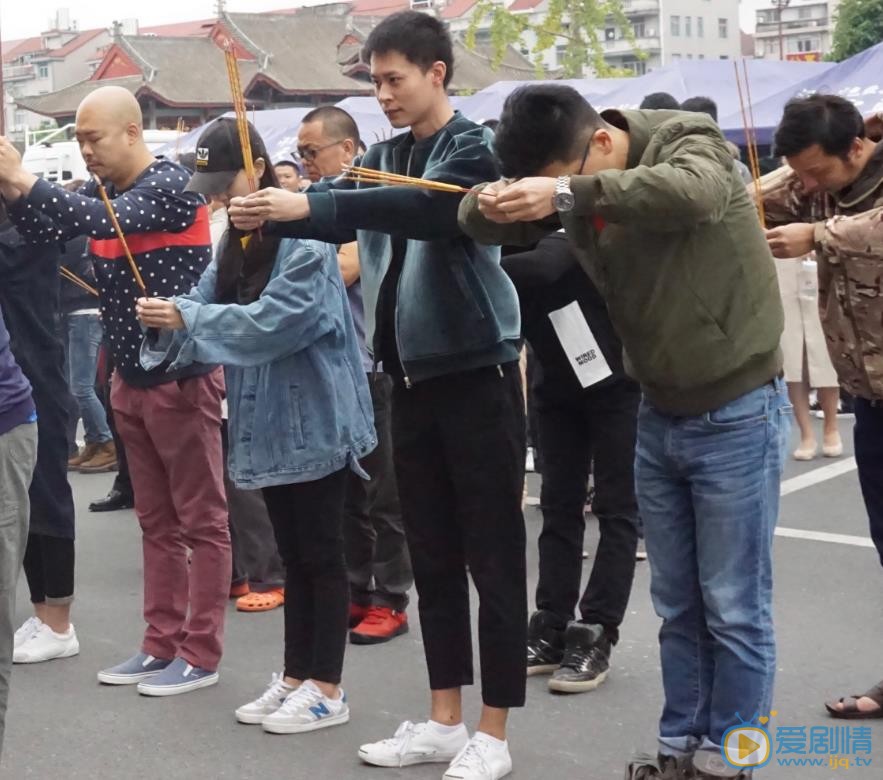 战地迷情剧情介绍(1-42集大结局)