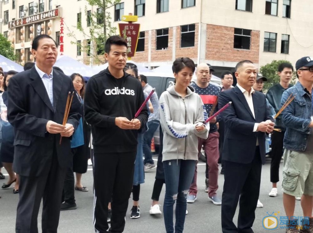 战地迷情剧情介绍(1-42集大结局)