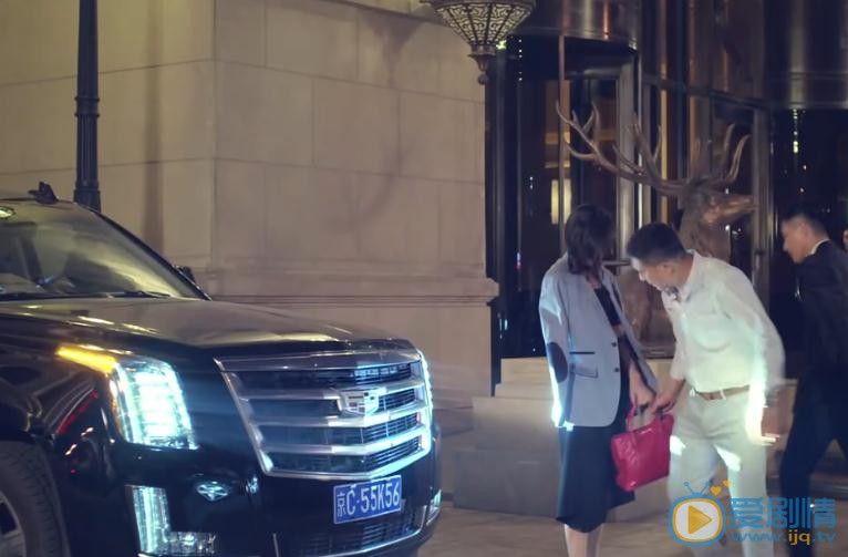 我的体育老师赵岭开的车是什么牌的？赵岭开的车价钱及牌子介绍