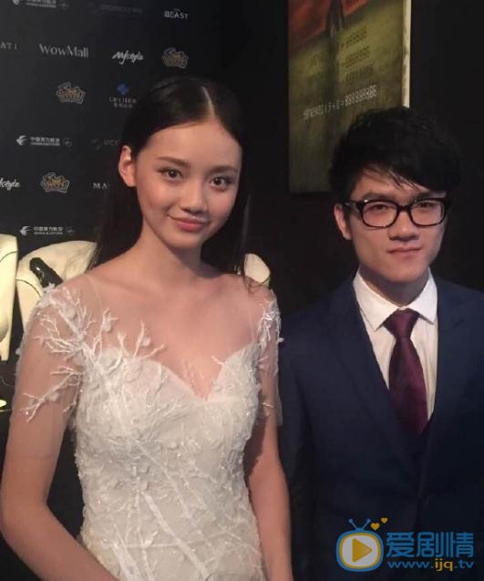 孙伊涵与人合照 孙伊涵高清写真_孙伊涵高清剧照
