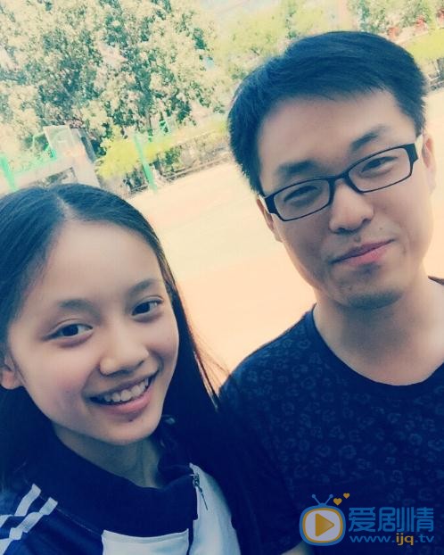 孙伊涵与人合照 孙伊涵高清写真_孙伊涵高清剧照
