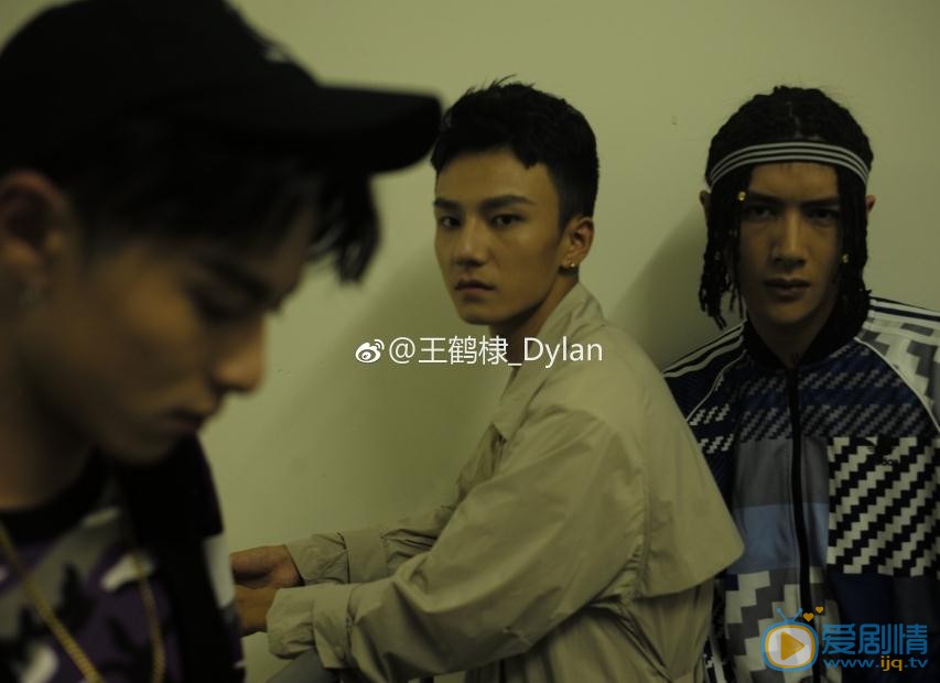 王鹤棣与人合照 王鹤棣高清写真_王鹤棣高清剧照