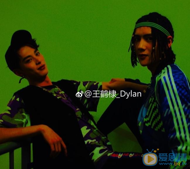 王鹤棣与人合照 王鹤棣高清写真_王鹤棣高清剧照
