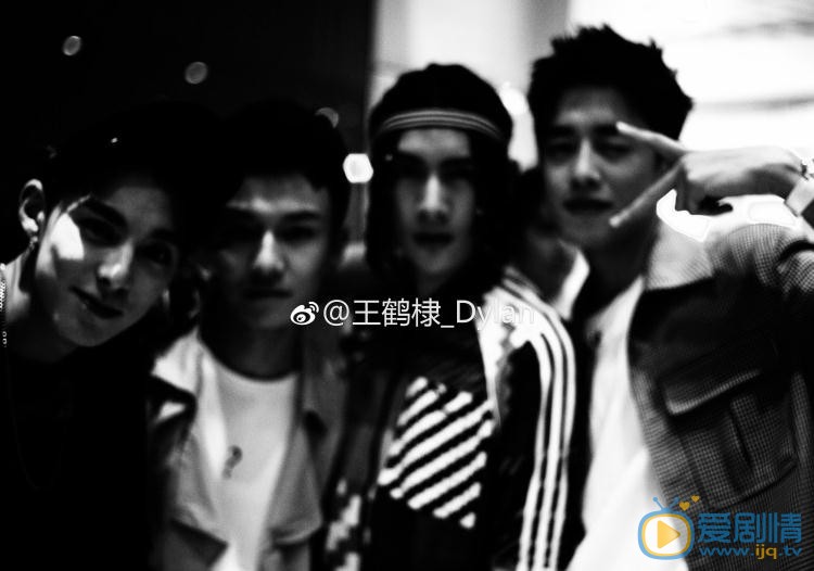 王鹤棣与人合照 王鹤棣高清写真_王鹤棣高清剧照