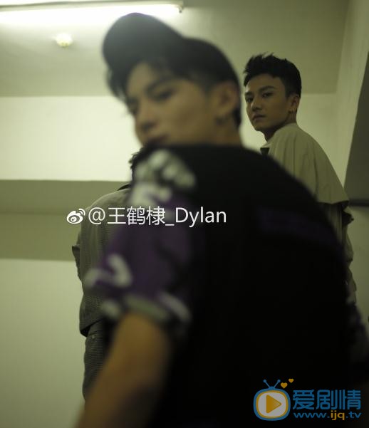 王鹤棣与人合照 王鹤棣高清写真_王鹤棣高清剧照