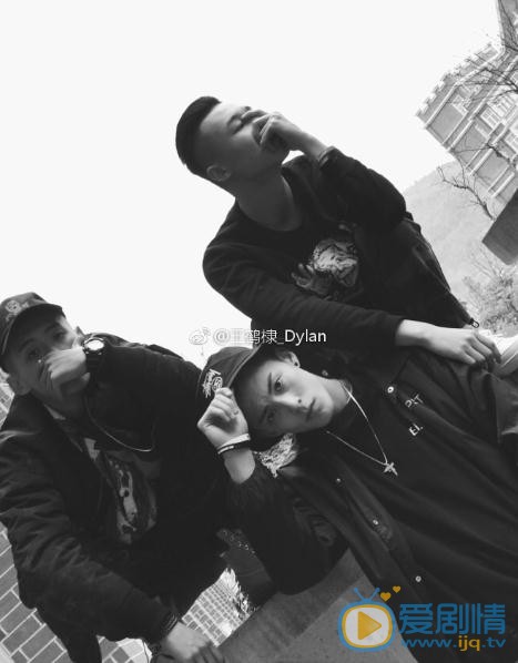 王鹤棣与人合照 王鹤棣高清写真_王鹤棣高清剧照