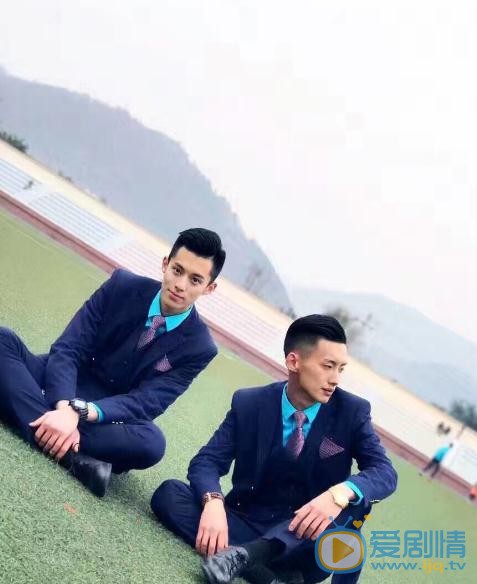 王鹤棣与人合照 王鹤棣高清写真_王鹤棣高清剧照