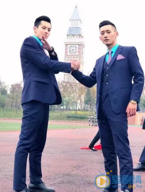 王鹤棣与人合照 王鹤棣高清写真_王鹤棣高清剧照