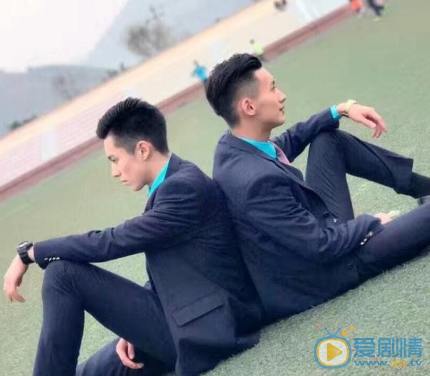 王鹤棣与人合照 王鹤棣高清写真_王鹤棣高清剧照