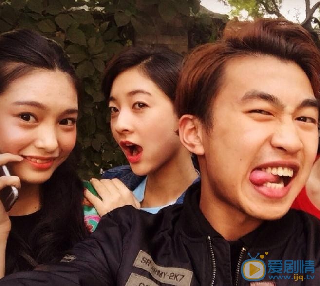 钱冬旎与人合照 钱冬旎高清写真_钱冬旎高清剧照