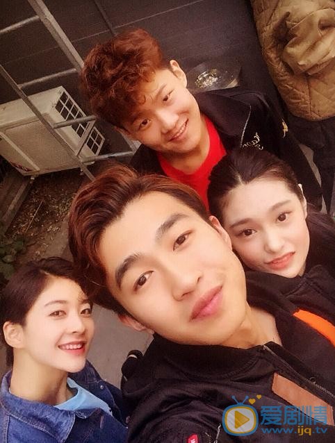 钱冬旎与人合照 钱冬旎高清写真_钱冬旎高清剧照