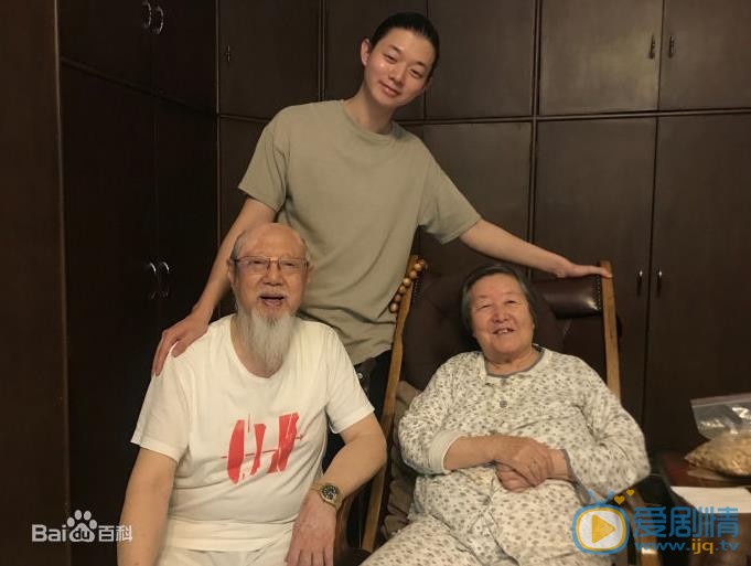 霍尊家人合照 霍尊高清写真_霍尊高清剧照