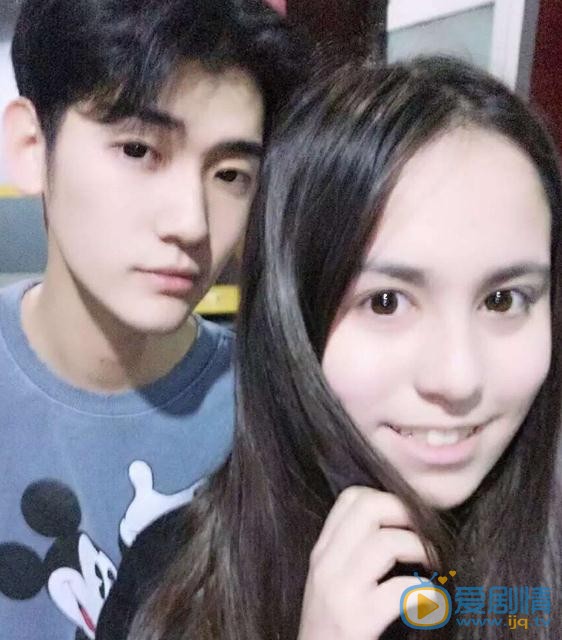 寇振宇与人合照 寇振宇高清写真_寇振宇高清剧照