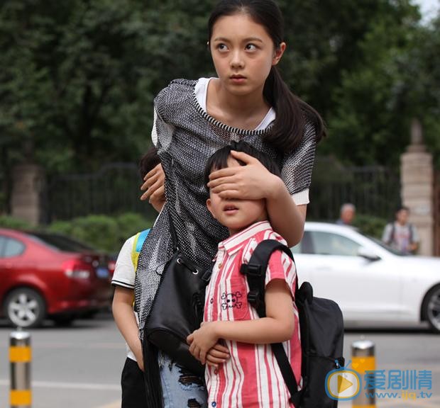 我的体育老师马莉和路宽是什么关系？马莉喜欢路宽吗？