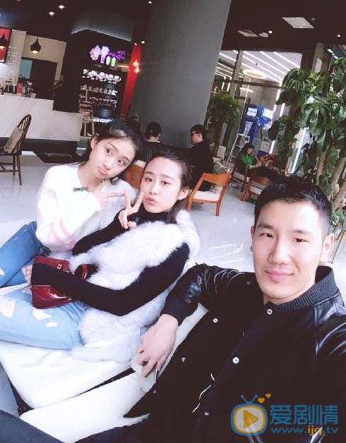 尹淇与人合照 尹淇高清写真_尹淇高清剧照