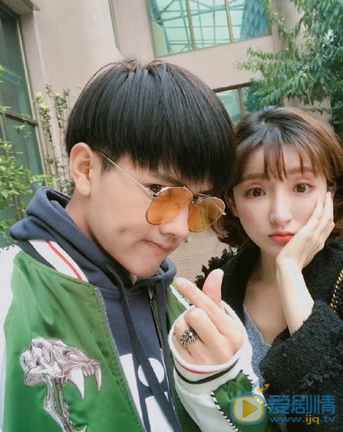 刘李优优与人合照 刘李优优高清写真_刘李优优高清剧照