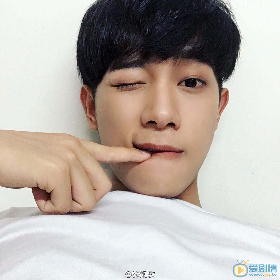 张炯敏白衣少年写真 张炯敏高清写真_张炯敏高清剧照