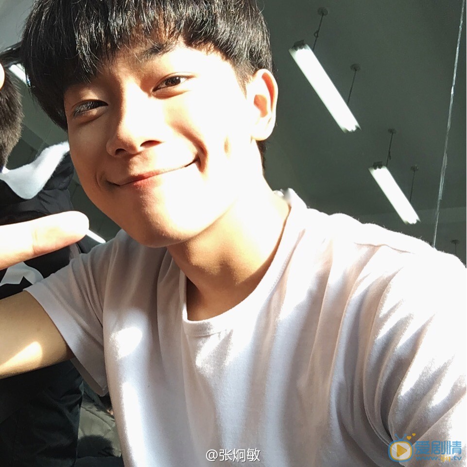 张炯敏白衣少年写真 张炯敏高清写真_张炯敏高清剧照