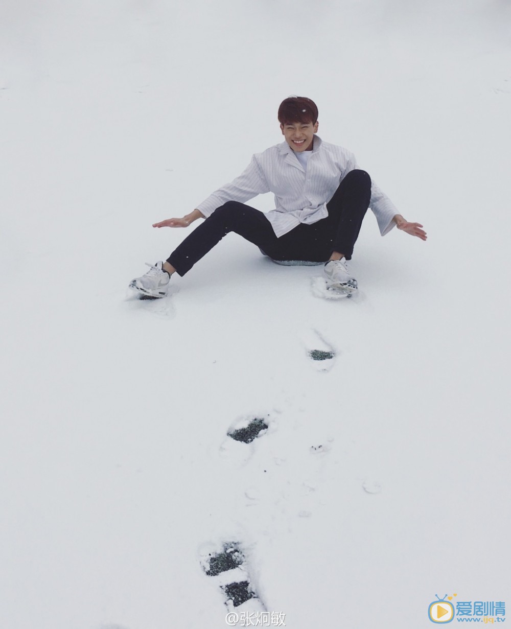 张炯敏白衣少年写真 张炯敏高清写真_张炯敏高清剧照