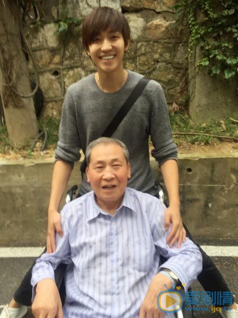 严禹豪与人合照 严禹豪高清写真_严禹豪高清剧照