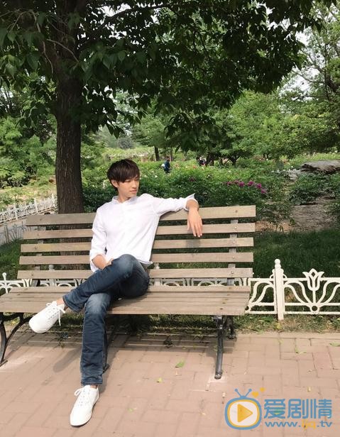 严禹豪毕业照 严禹豪高清写真_严禹豪高清剧照