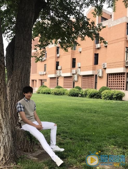 严禹豪毕业照 严禹豪高清写真_严禹豪高清剧照