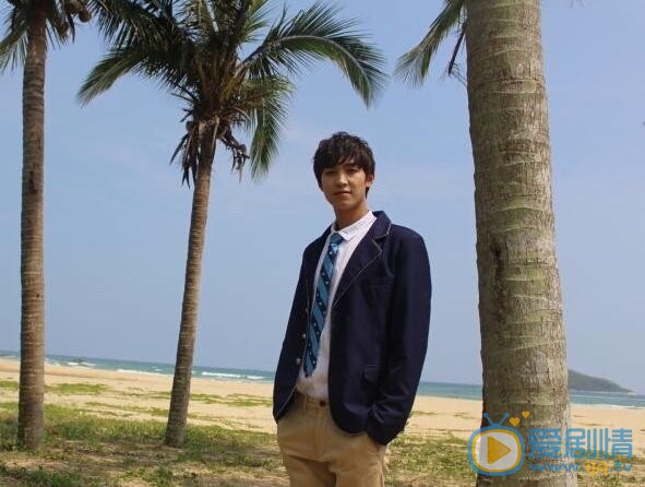 严禹豪毕业照 严禹豪高清写真_严禹豪高清剧照