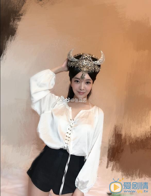 张蓝艺片场照