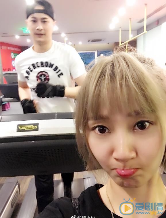 魏小也逗逼卖萌照 魏小也高清写真_魏小也高清剧照