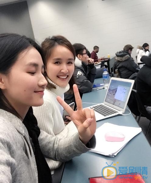 周开开与人合照 周开开高清写真_周开开高清剧照