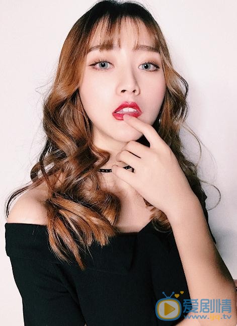 林奕婧红唇写真 林奕婧高清写真_林奕婧高清剧照