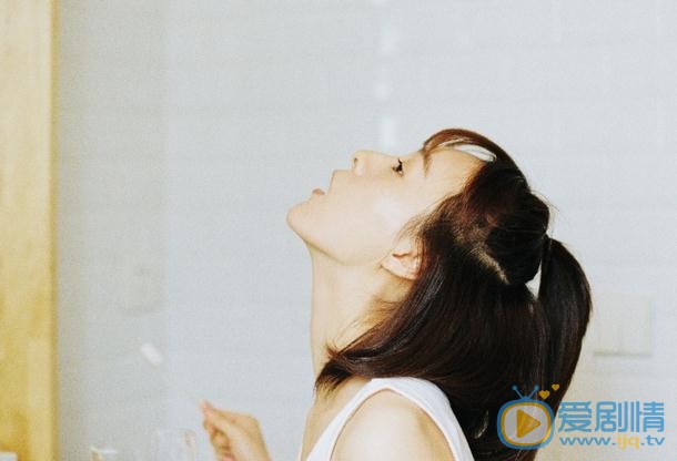 李依伊素颜背心写真 李依伊高清写真_李依伊高清剧照