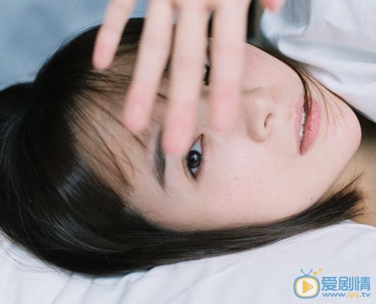 李依伊素颜背心写真 李依伊高清写真_李依伊高清剧照