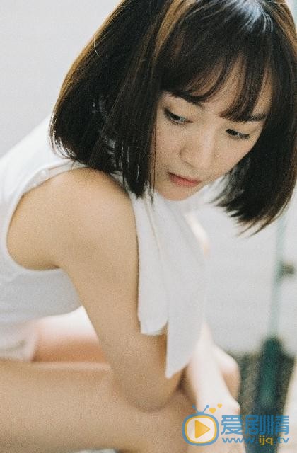 李依伊素颜背心写真 李依伊高清写真_李依伊高清剧照