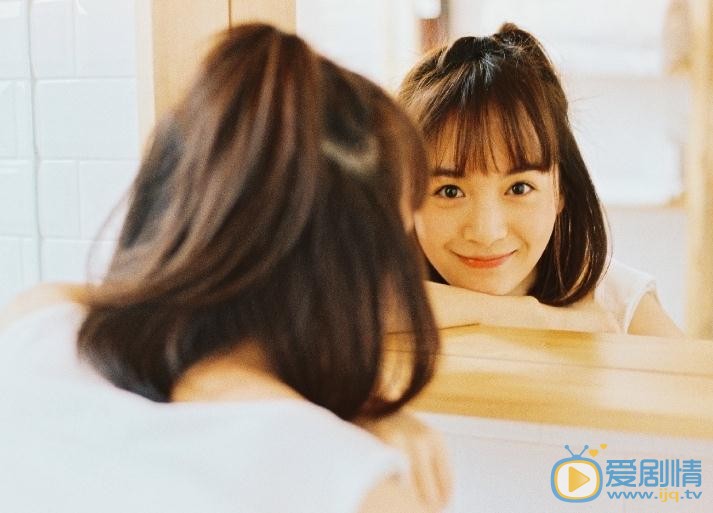 李依伊素颜背心写真 李依伊高清写真_李依伊高清剧照
