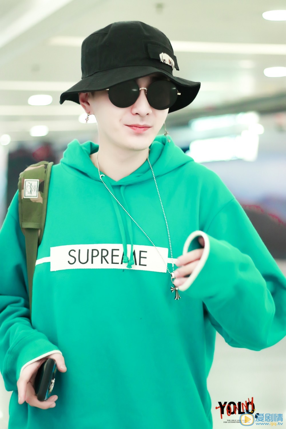 刘彤机场照写真 刘彤高清写真_刘彤高清剧照