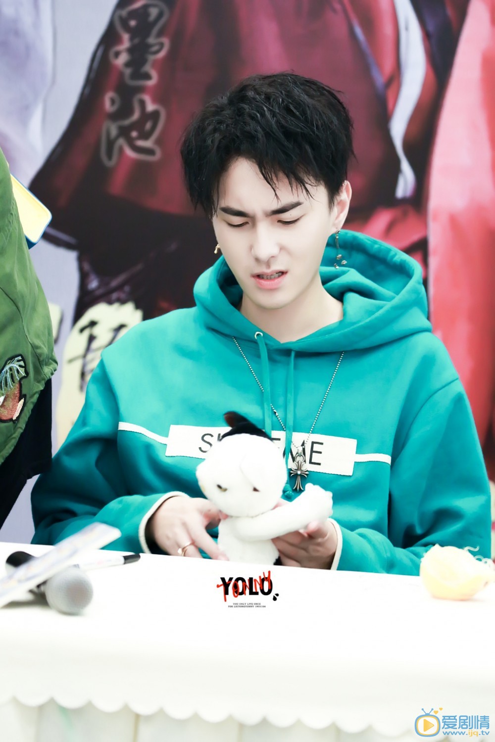 刘彤机场照写真 刘彤高清写真_刘彤高清剧照