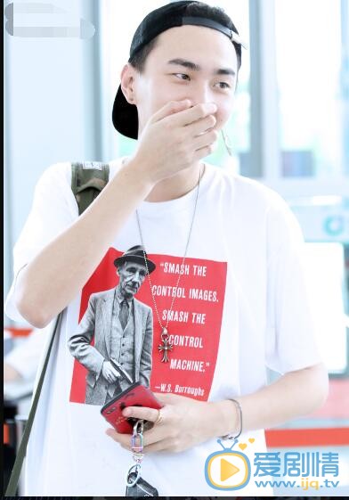 刘彤机场照写真 刘彤高清写真_刘彤高清剧照