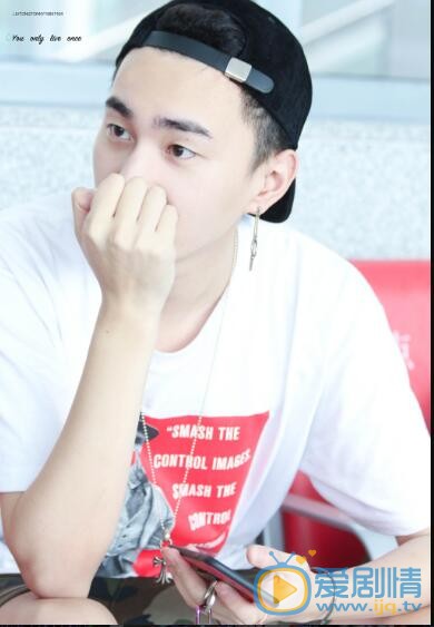 刘彤机场照写真 刘彤高清写真_刘彤高清剧照