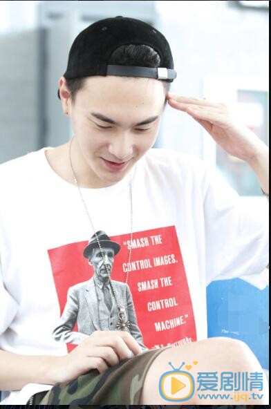 刘彤机场照写真 刘彤高清写真_刘彤高清剧照