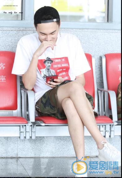 刘彤机场照写真 刘彤高清写真_刘彤高清剧照