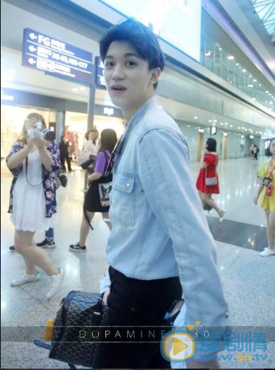 梁博文机场照写真 梁博文高清写真_梁博文高清剧照