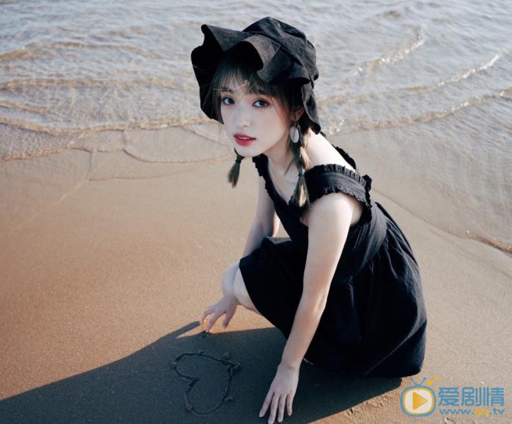 张鹤怡海边写真 张鹤怡高清写真_张鹤怡高清剧照